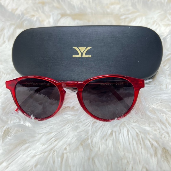 Levian Accessories - LeVian sunglasses